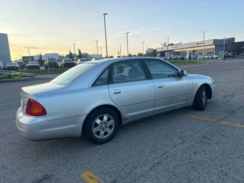 Used 2000 Toyota Avalon XL w/ Option Pkg 3 FWD image 28