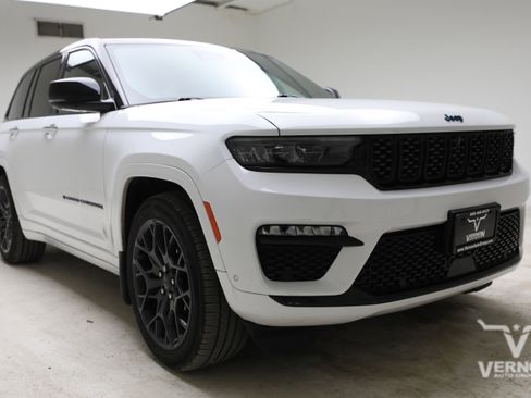 Used 2023 Jeep Grand Cherokee Summit AWD/4WD image 7