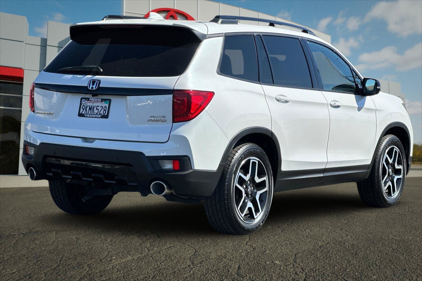Used 2023 Honda Passport Elite image 3