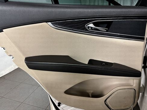 Used 2017 Lincoln MKX Select image 15