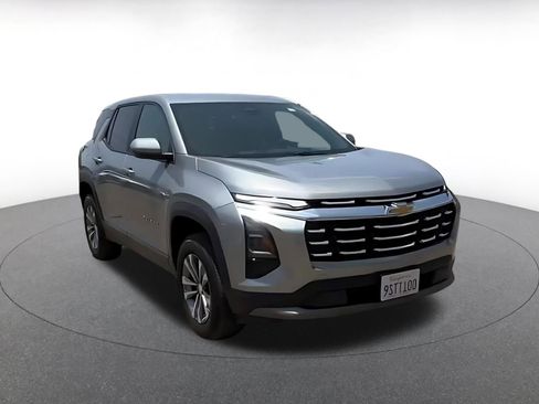 Used 2025 Chevrolet Equinox LT FWD image 3