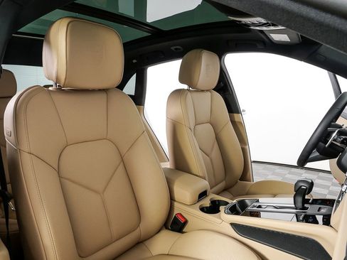 New 2026 Porsche Macan S image 24