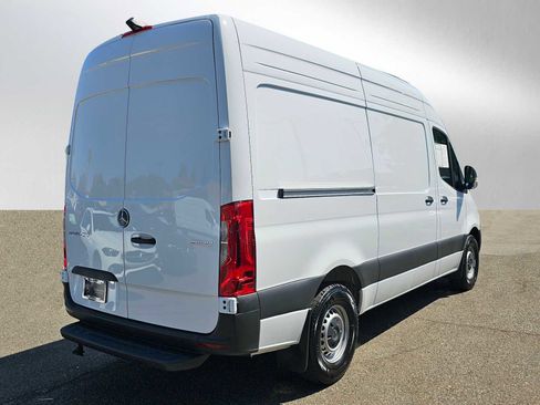 Used 2025 Mercedes-Benz Sprinter 2500 image 5
