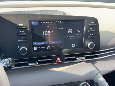 Used 2023 Hyundai Elantra SE image 13