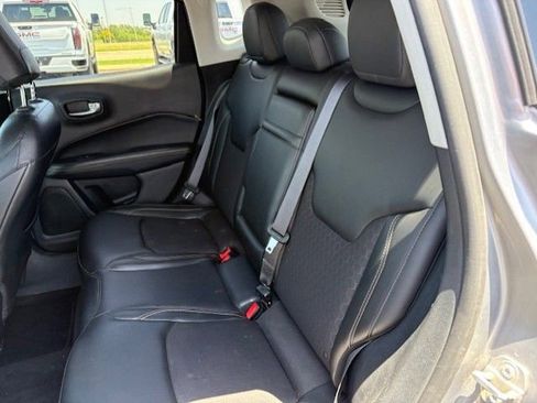 Used 2018 Jeep Compass Latitude w/ Popular Equipment Group FWD image 16