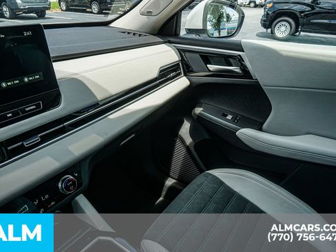 Used 2025 Mitsubishi Outlander SE FWD image 48