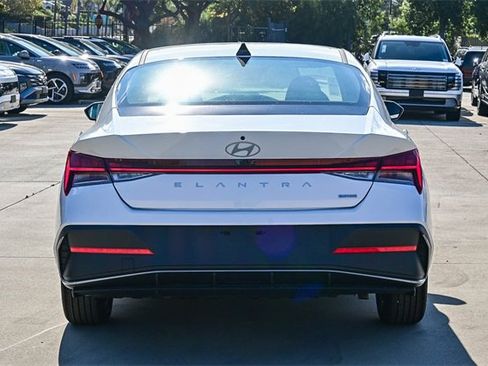 New 2026 Hyundai Elantra Blue image 4