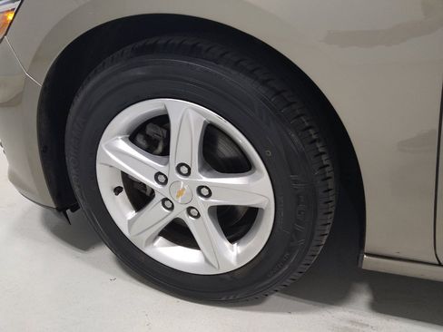 Used 2022 Chevrolet Malibu LS FWD image 31