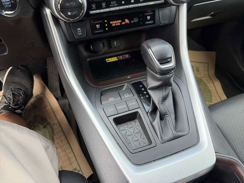 Used 2022 Toyota RAV4 Limited FWD image 20