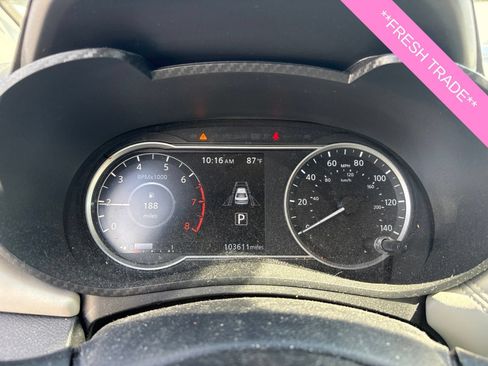 Used 2020 Nissan Versa SV w/ Trunk Package FWD image 6