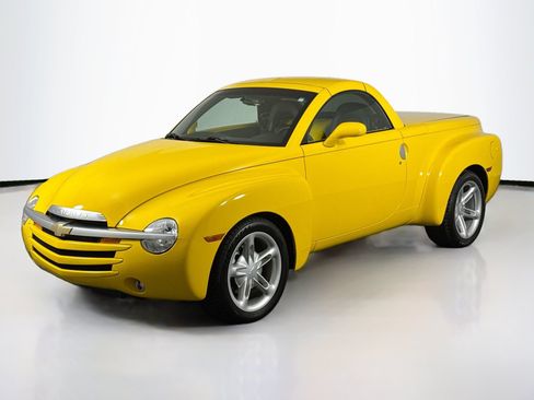 Used 2004 Chevrolet SSR RWD image 10
