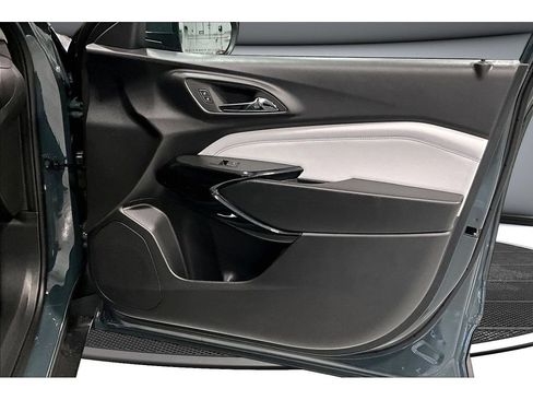 New 2026 Chevrolet Trax LT w/ LT Convenience Package FWD image 50