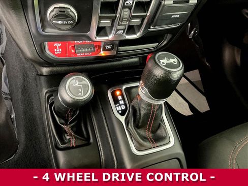 Used 2019 Jeep Wrangler Unlimited Rubicon w/ Cold Weather Group AWD/4WD image 38