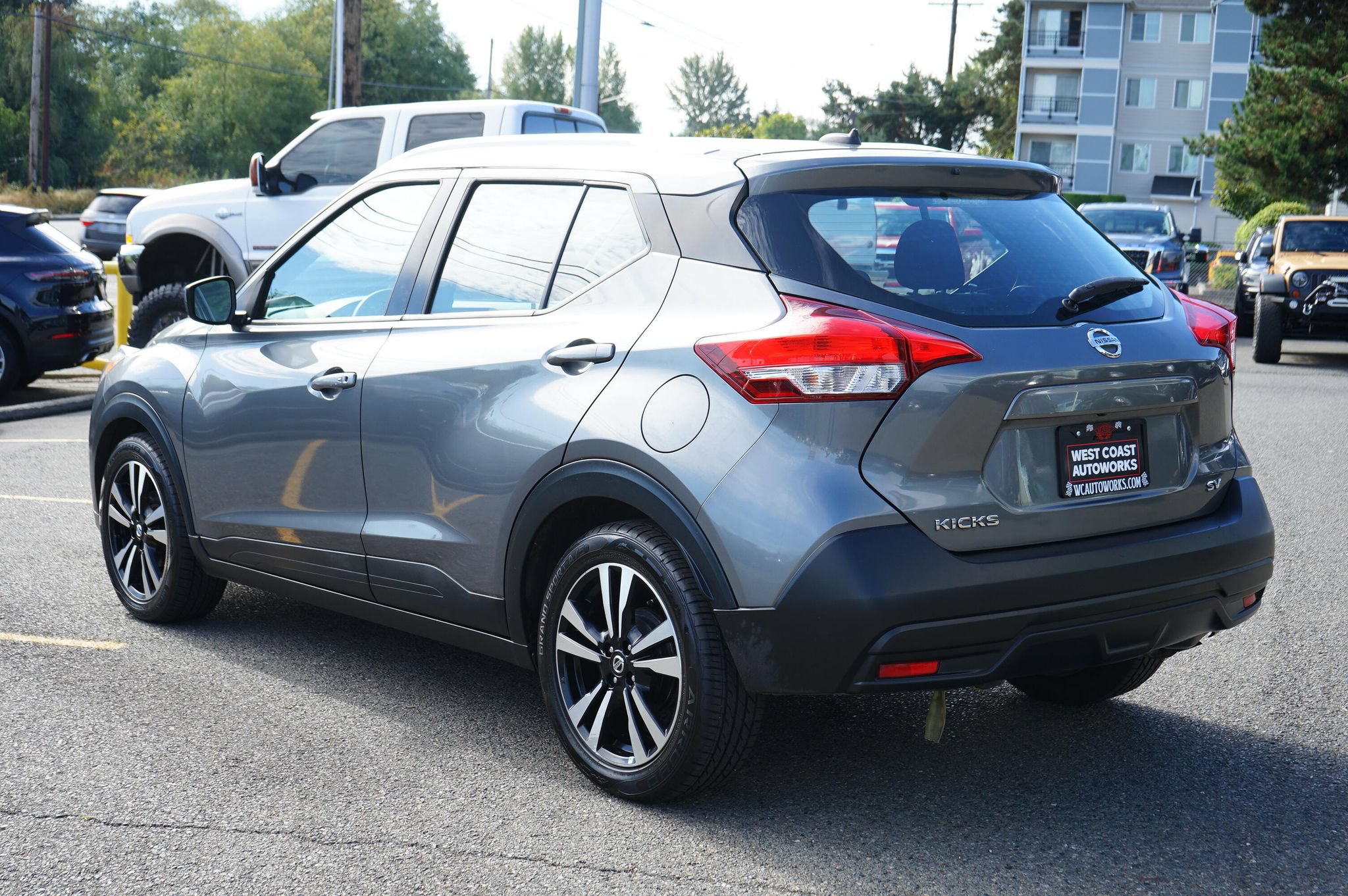Used 2019 Nissan Kicks SV FWD image 3