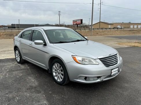 Used 2011 Chrysler 200 Touring FWD image 31