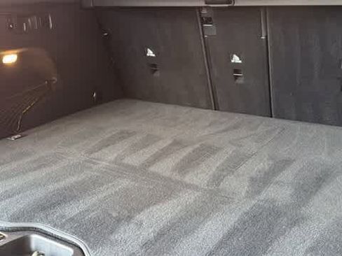 Used 2025 Mercedes-Benz GLC 300 4MATIC image 14