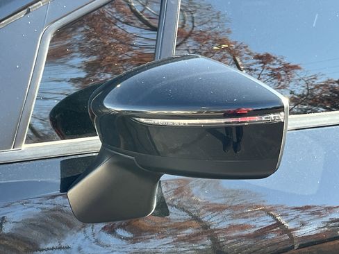 Used 2021 Nissan Versa SV image 25