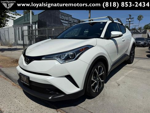 Used 2018 Toyota C-HR XLE FWD image 3