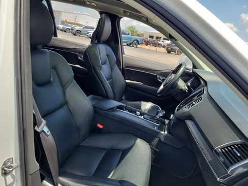 Used 2020 Volvo XC90 T6 Momentum AWD/4WD image 25