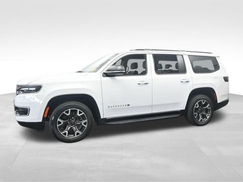 Used 2023 Jeep Wagoneer Series III w/ Preferred Equipment Group image 2