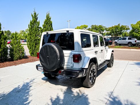 Used 2024 Jeep Wrangler Unlimited Sahara w/ Technology Group AWD/4WD image 10