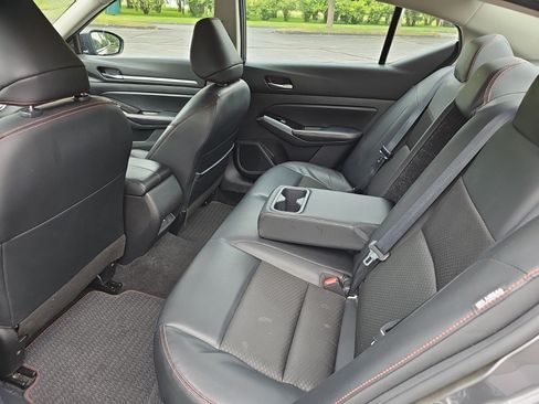 Used 2024 Nissan Altima 2.5 SR FWD image 17
