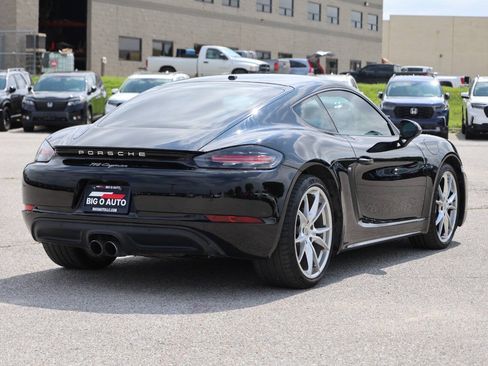 Used 2019 Porsche 718 Cayman RWD image 9
