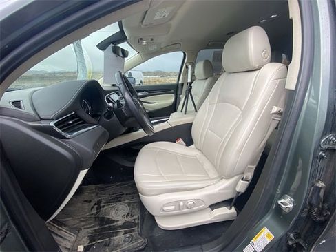Used 2022 Buick Enclave Essence image 11