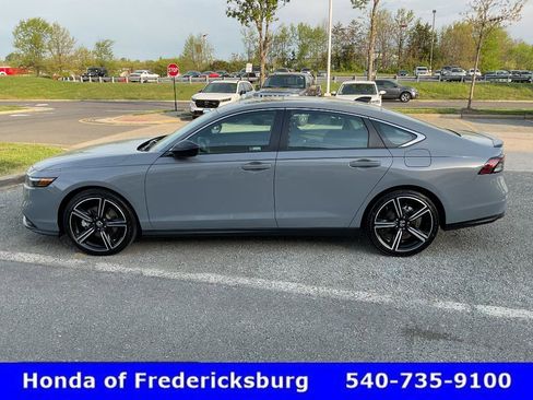 Used 2025 Honda Accord Sport image 3