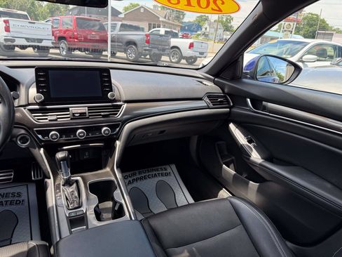 Used 2018 Honda Accord Sport image 15