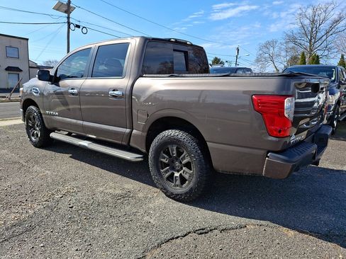 Used 2017 Nissan Titan SV image 3