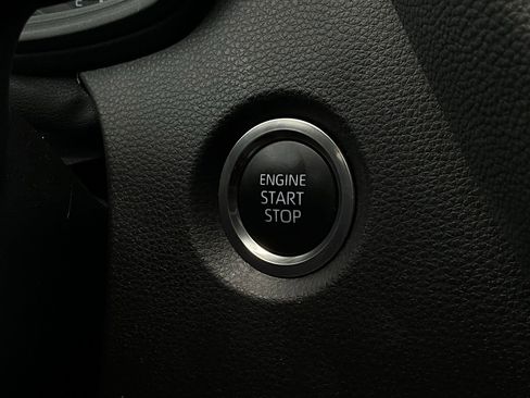 Used 2025 Toyota Corolla SE image 26