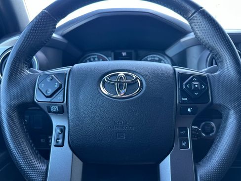 Used 2022 Toyota Tacoma TRD Off-Road w/ Technology Package AWD/4WD image 25