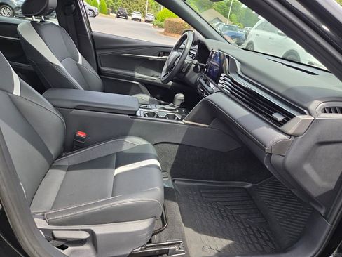 Used 2025 Toyota Camry SE w/ Convenience Package image 15