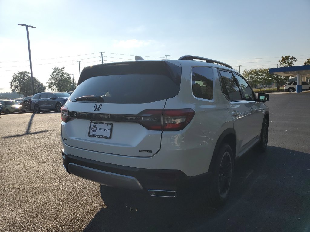 New 2026 Honda Pilot Touring image 7
