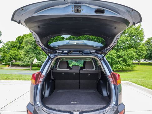 Used 2014 Toyota RAV4 XLE w/ Preferred Accessory Package AWD/4WD image 18