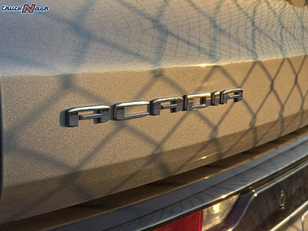 Used 2025 GMC Acadia Denali FWD image 7