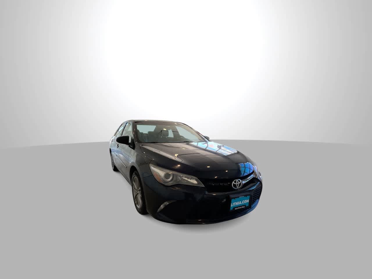 Used 2015 Toyota Camry SE FWD image 2
