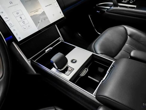 Used 2024 Land Rover Range Rover SE image 54