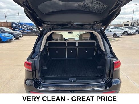 Used 2023 Mercedes-Benz GLB 250 4MATIC w/ Premium Package image 19
