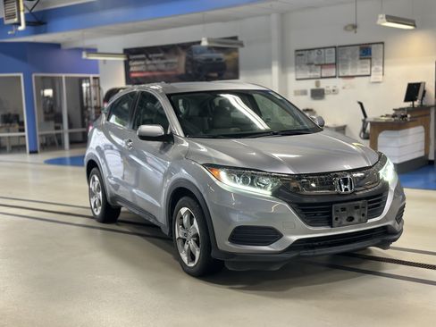Used 2019 Honda HR-V LX image 3