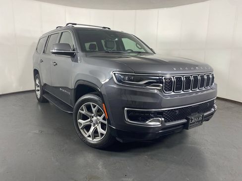 Used 2022 Jeep Wagoneer Series I w/ Premium Group I AWD/4WD image 4