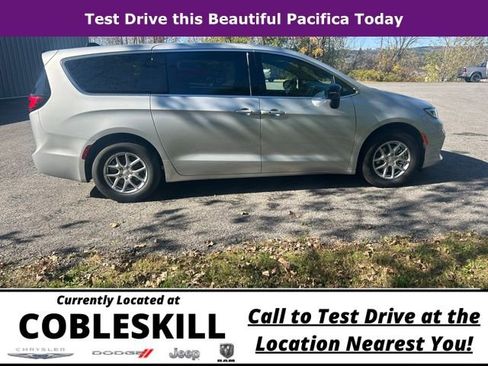New 2026 Chrysler Pacifica Select FWD image 3