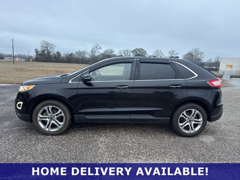 Used 2018 Ford Edge Titanium w/ Equipment Group 301A FWD image 11
