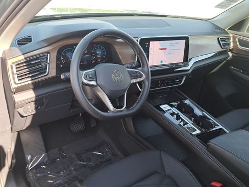 Certified 2026 Volkswagen Atlas SE w/ Panoramic Sunroof Package FWD image 18
