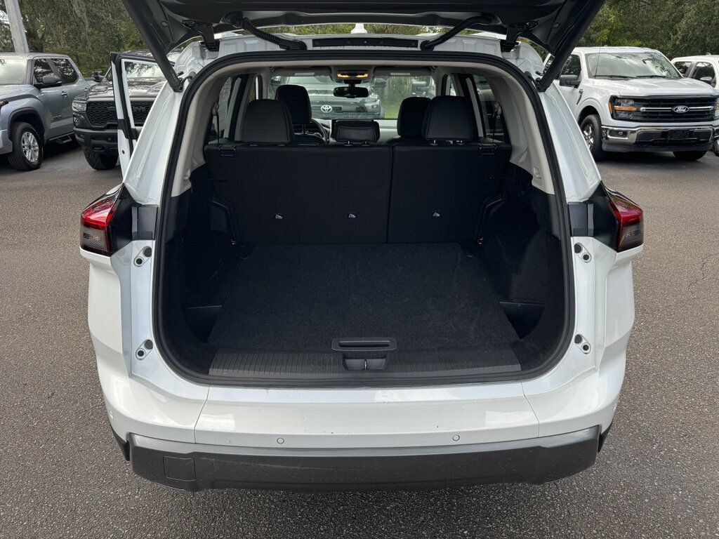 Used 2026 Nissan Rogue SL FWD image 9