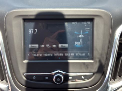 Used 2018 Chevrolet Equinox LS FWD image 30