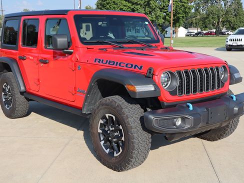 Used 2025 Jeep Wrangler Unlimited Rubicon 4xe w/ Safety Group AWD/4WD image 3