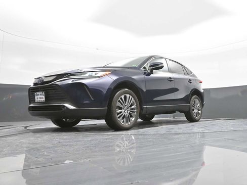 Used 2024 Toyota Venza Limited image 40