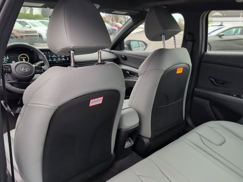 Used 2025 Hyundai Elantra Limited FWD image 25